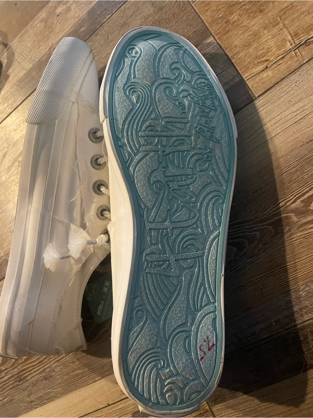 Earth White Canvas Low-Top Sneakers with Rope Laces…Price firm…LAST PAIR 7.5 - Picture 2 of 3